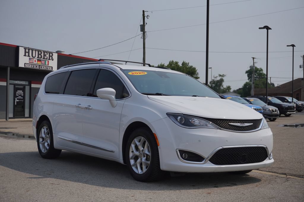 Used 2020 Chrysler Pacifica Touring-L Plus w/ Tire & Wheel Group FWD image 9