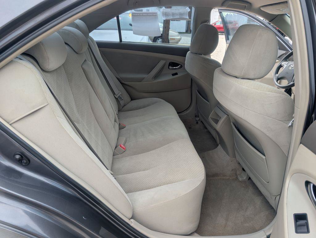 Used 2009 Toyota Camry SE FWD image 12