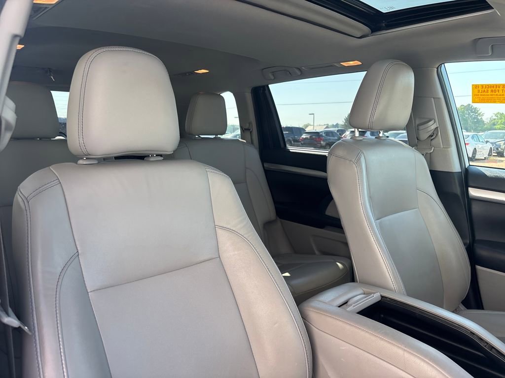 Used 2019 Toyota Highlander XLE image 19