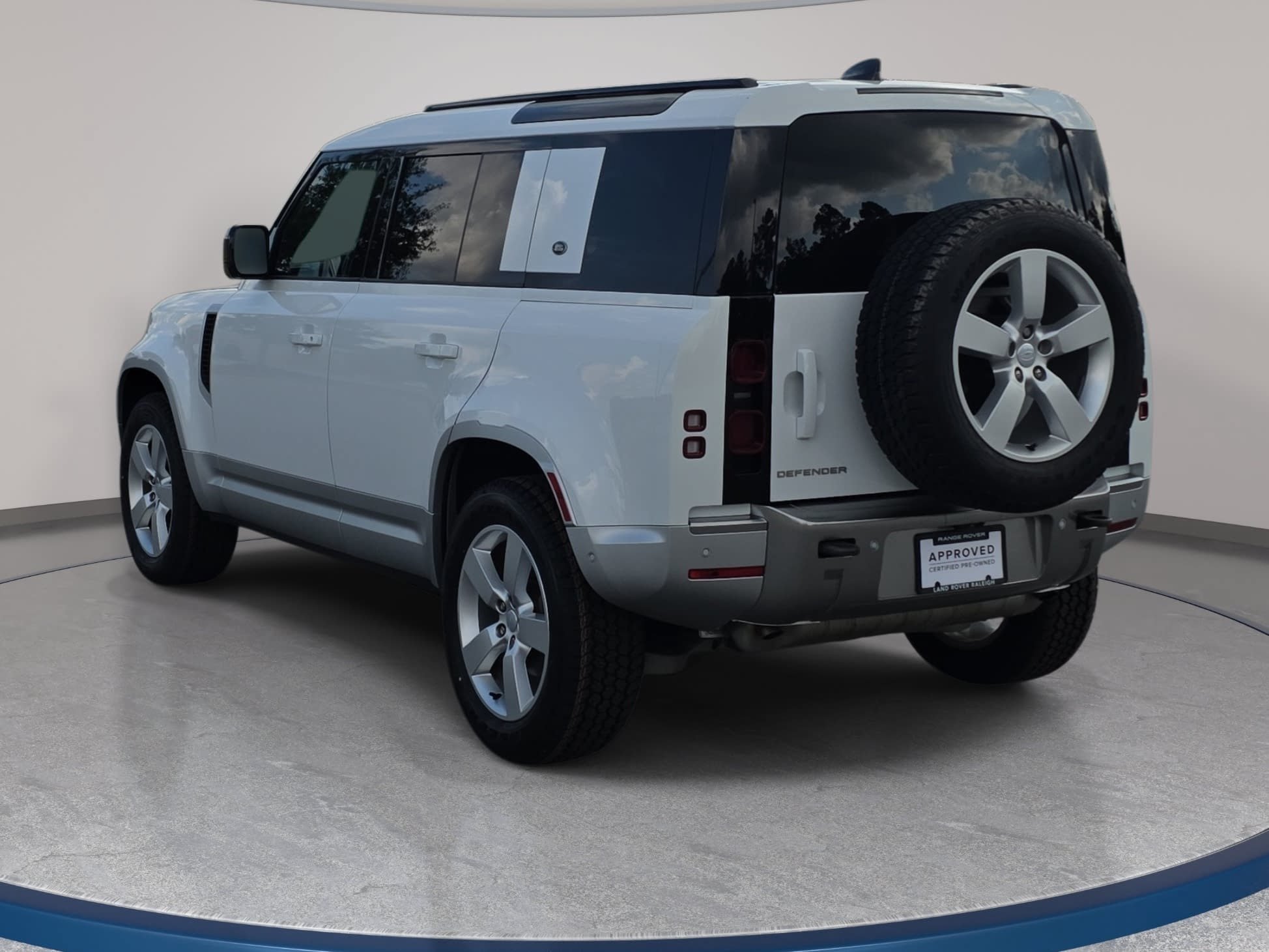 Certified 2023 Land Rover Defender 110 S AWD/4WD image 7