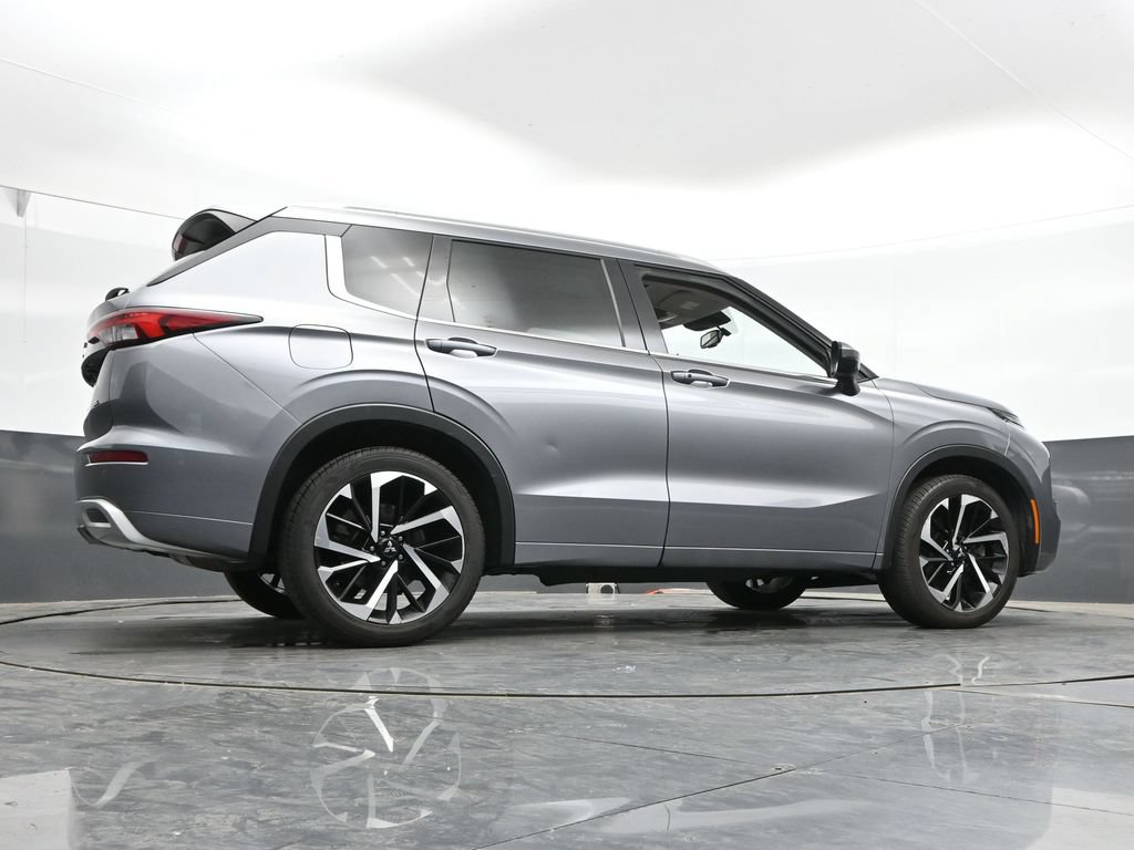 Used 2023 Mitsubishi Outlander SEL AWD/4WD image 41
