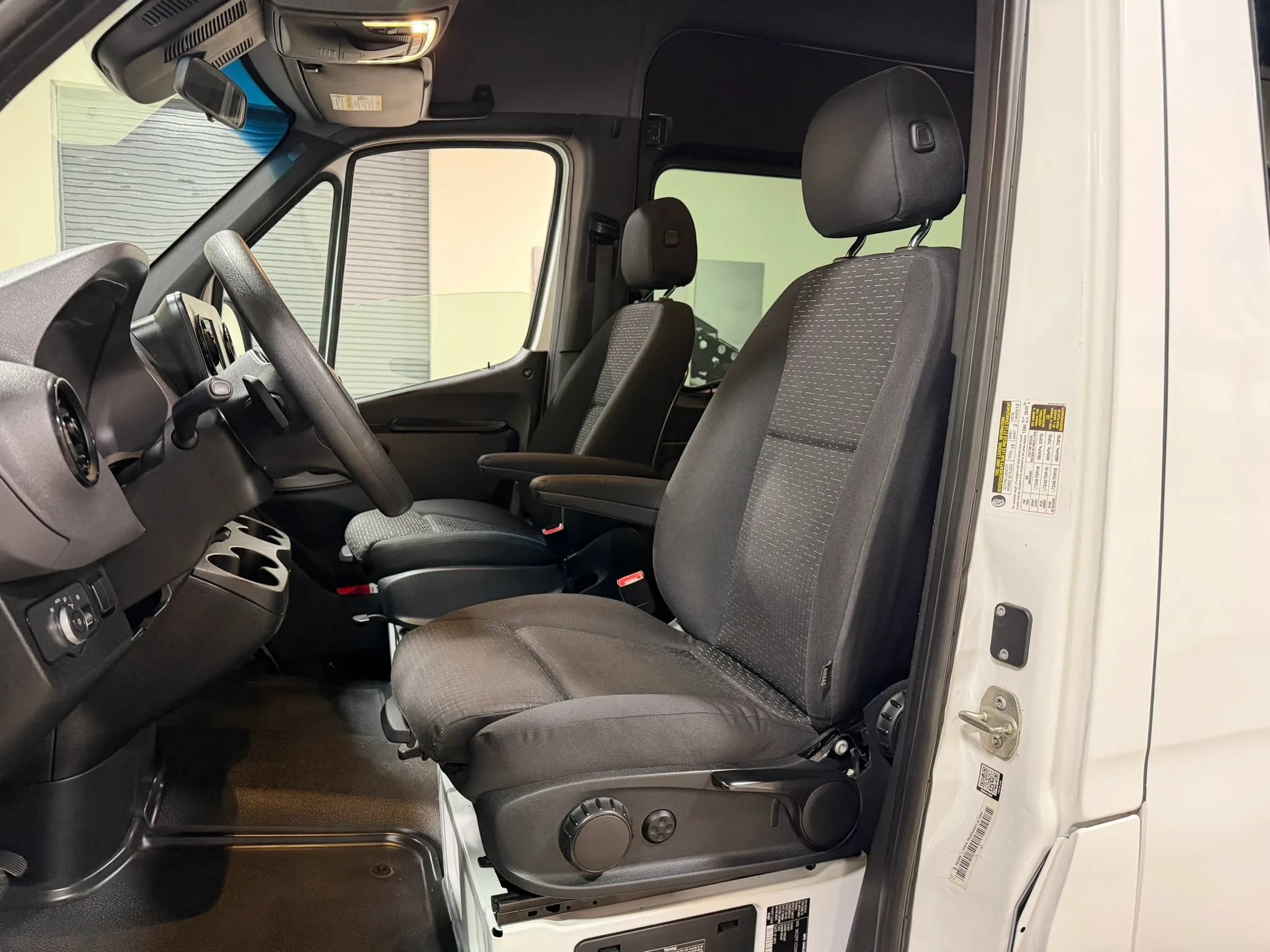 Used 2019 Mercedes-Benz Sprinter 2500 image 19