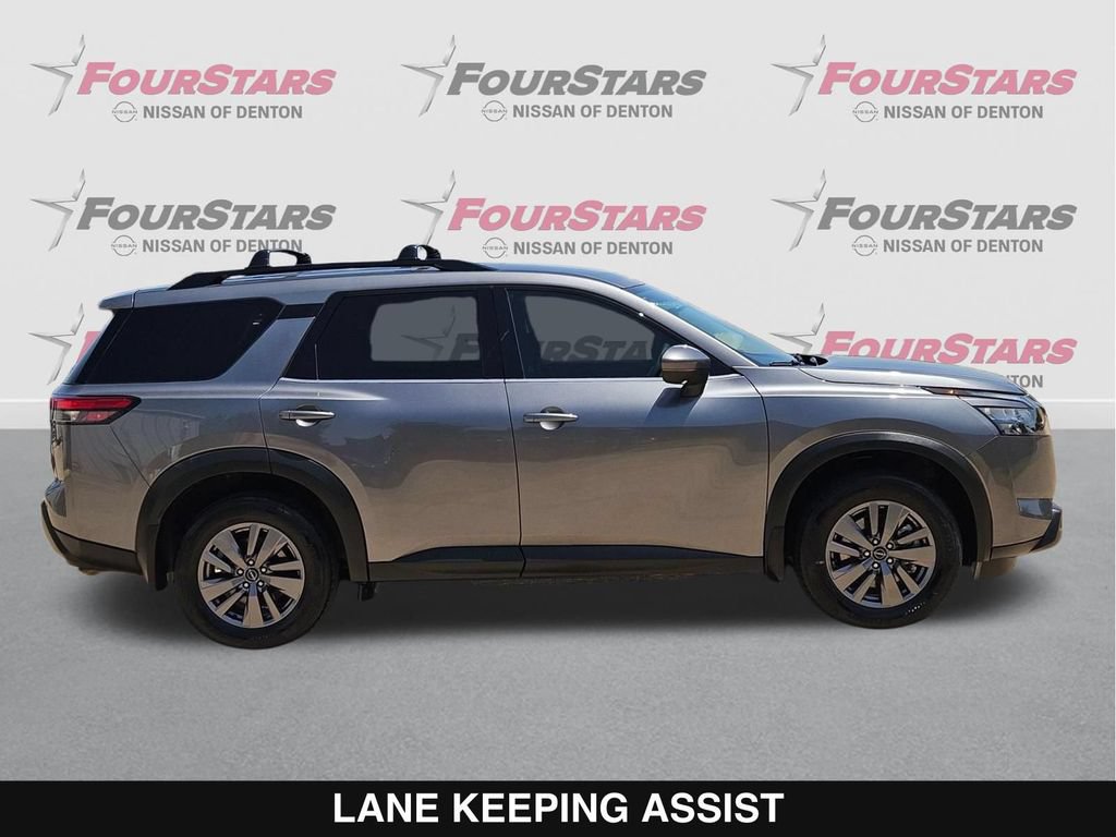 Used 2025 Nissan Pathfinder SV FWD image 3
