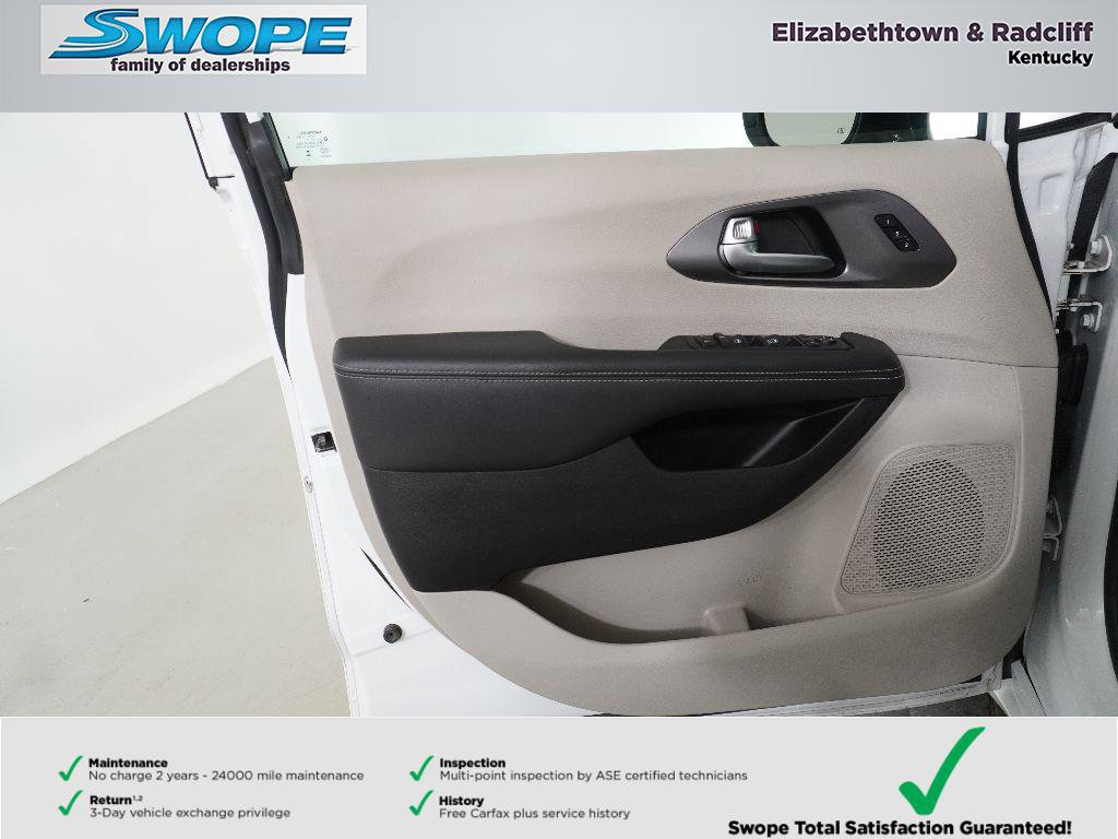 Certified 2024 Chrysler Pacifica Touring-L image 14