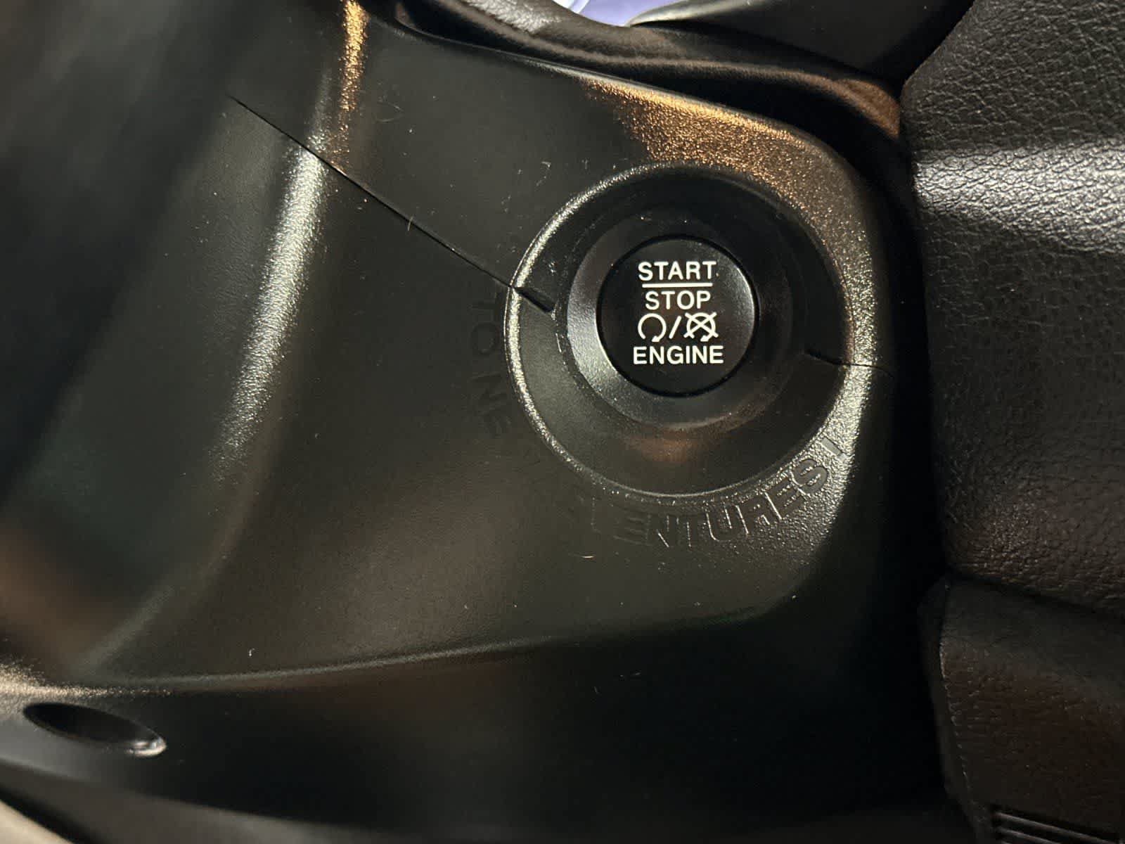 Used 2021 Jeep Renegade Latitude w/ Convenience Group AWD/4WD image 23