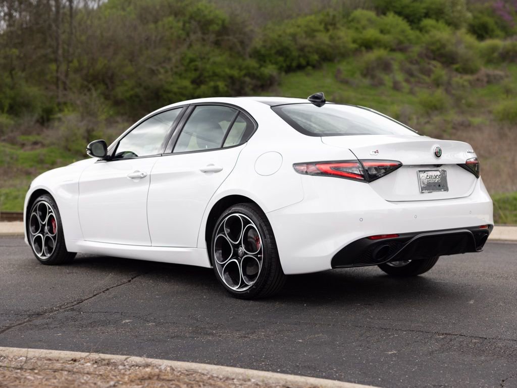 Used 2024 Alfa Romeo Giulia Veloce image 6