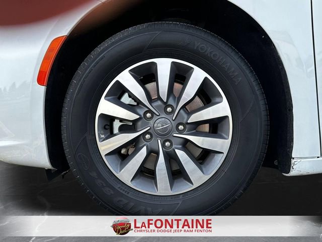 Used 2024 Chrysler Pacifica Limited FWD image 30