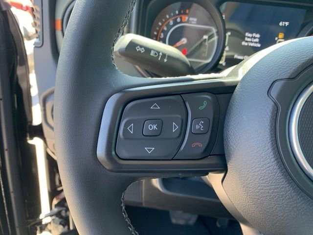 Used 2025 Jeep Gladiator Mojave w/ Convenience Group AWD/4WD image 13