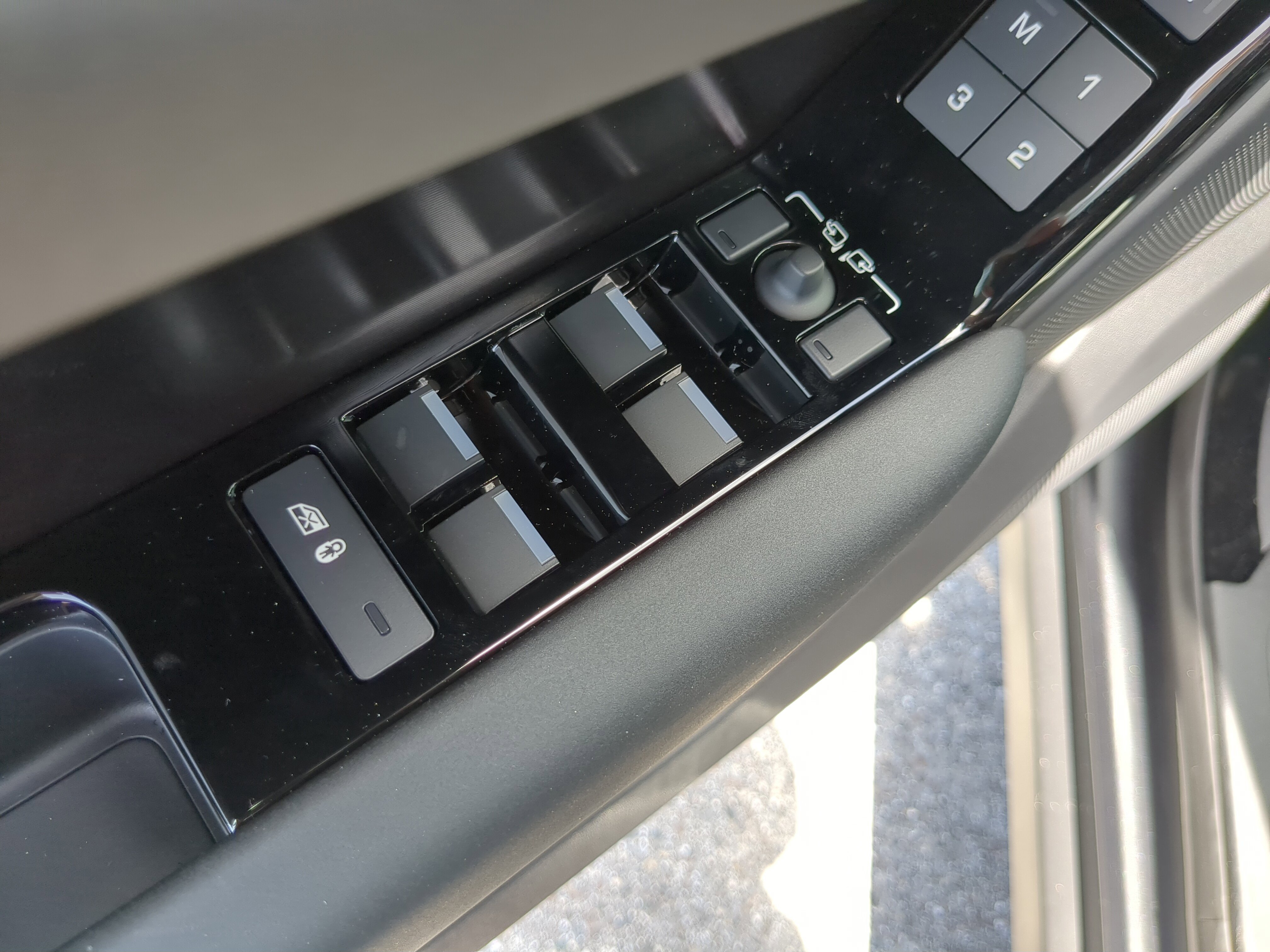 New 2026 Land Rover Range Rover Velar Dynamic SE image 16