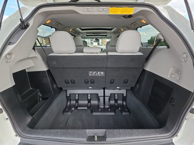 Used 2020 Toyota Sienna Limited Premium FWD image 32