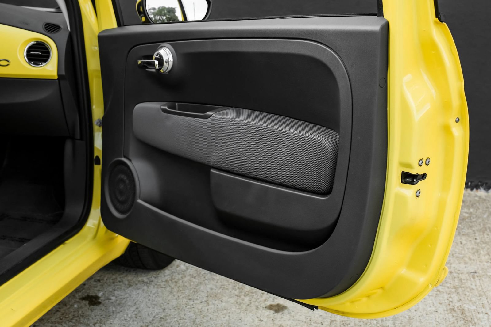 Used 2012 FIAT 500 Lounge FWD image 33