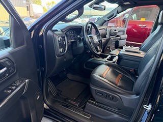 Used 2022 GMC Sierra 3500 AT4 w/ AT4 Preferred Package AWD/4WD image 9