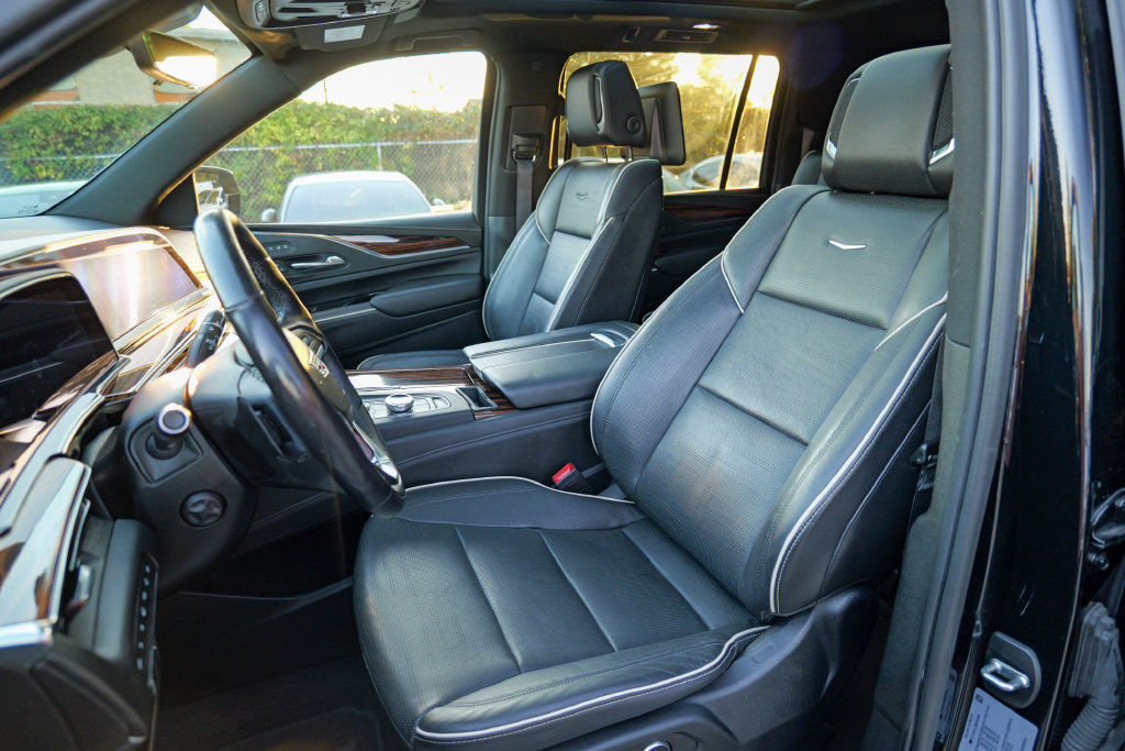 Used 2021 Cadillac Escalade ESV Premium Luxury w/ Driver Assist Tech Package AWD/4WD image 20