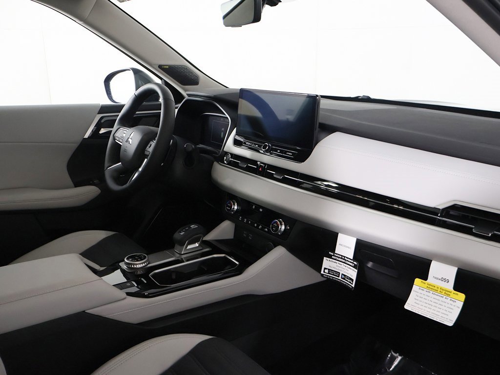 New 2026 Mitsubishi Outlander SE image 31