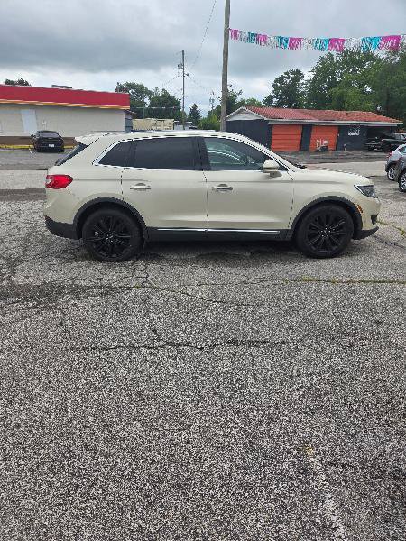 Used 2016 Lincoln MKX Reserve w/ Technology Package AWD/4WD image 3