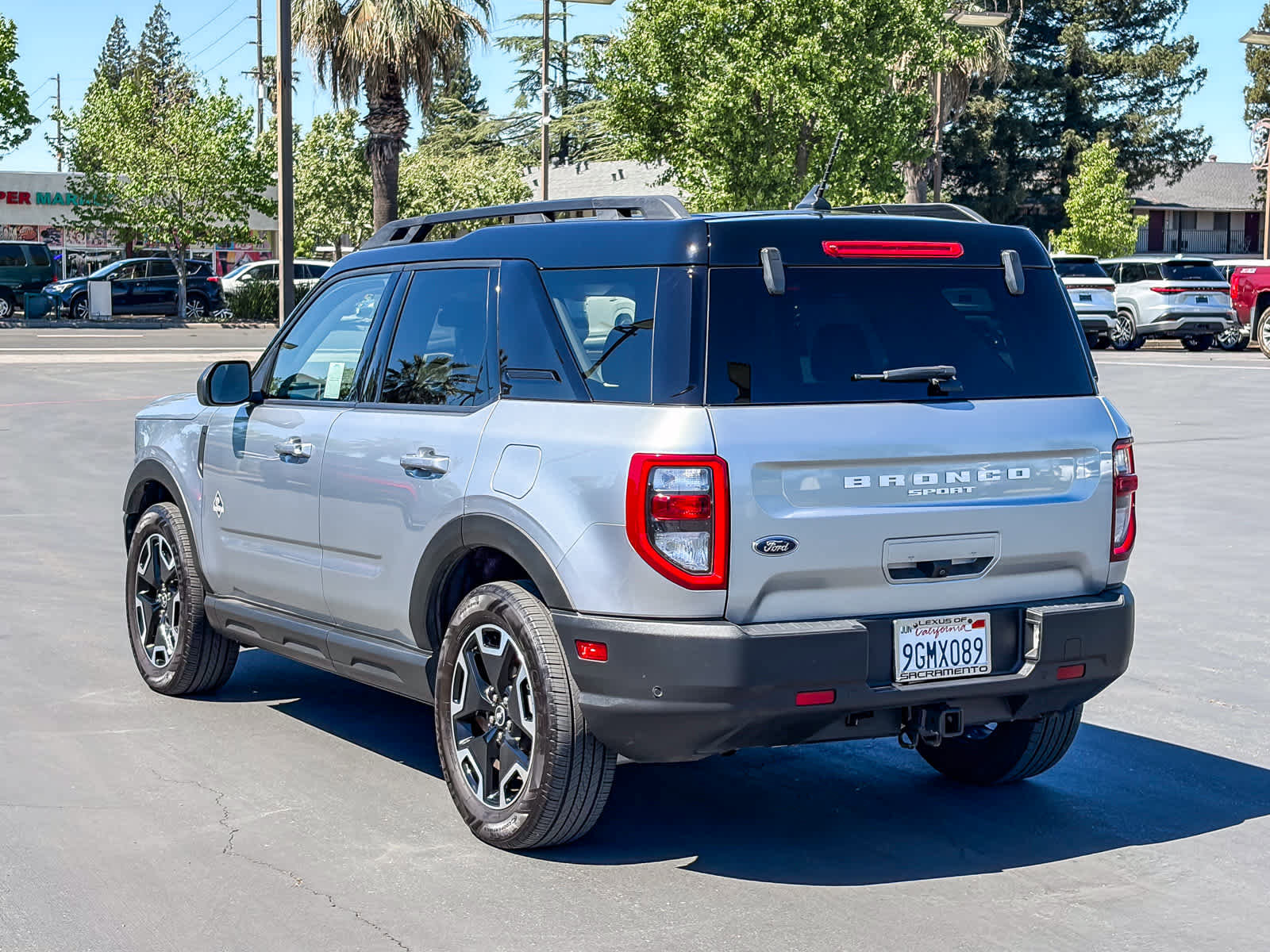 Used 2022 Ford Bronco Sport Outer Banks w/ Tech Package image 2