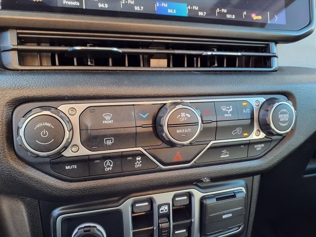 Used 2025 Jeep Wrangler Sport S image 7