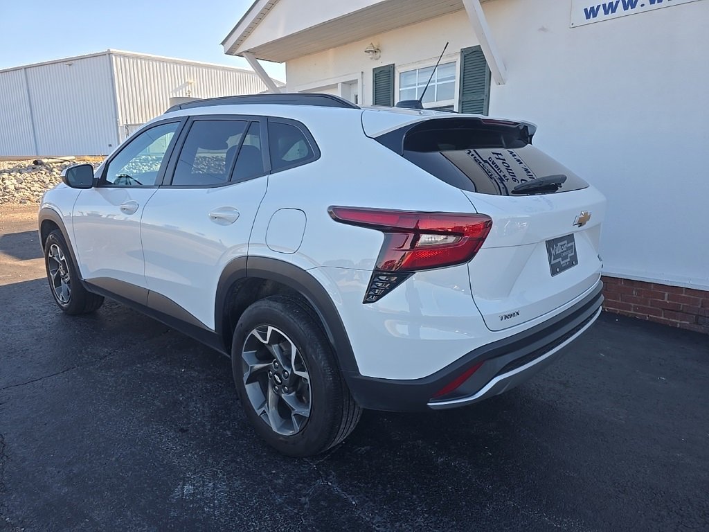 Used 2024 Chevrolet Trax LT image 6