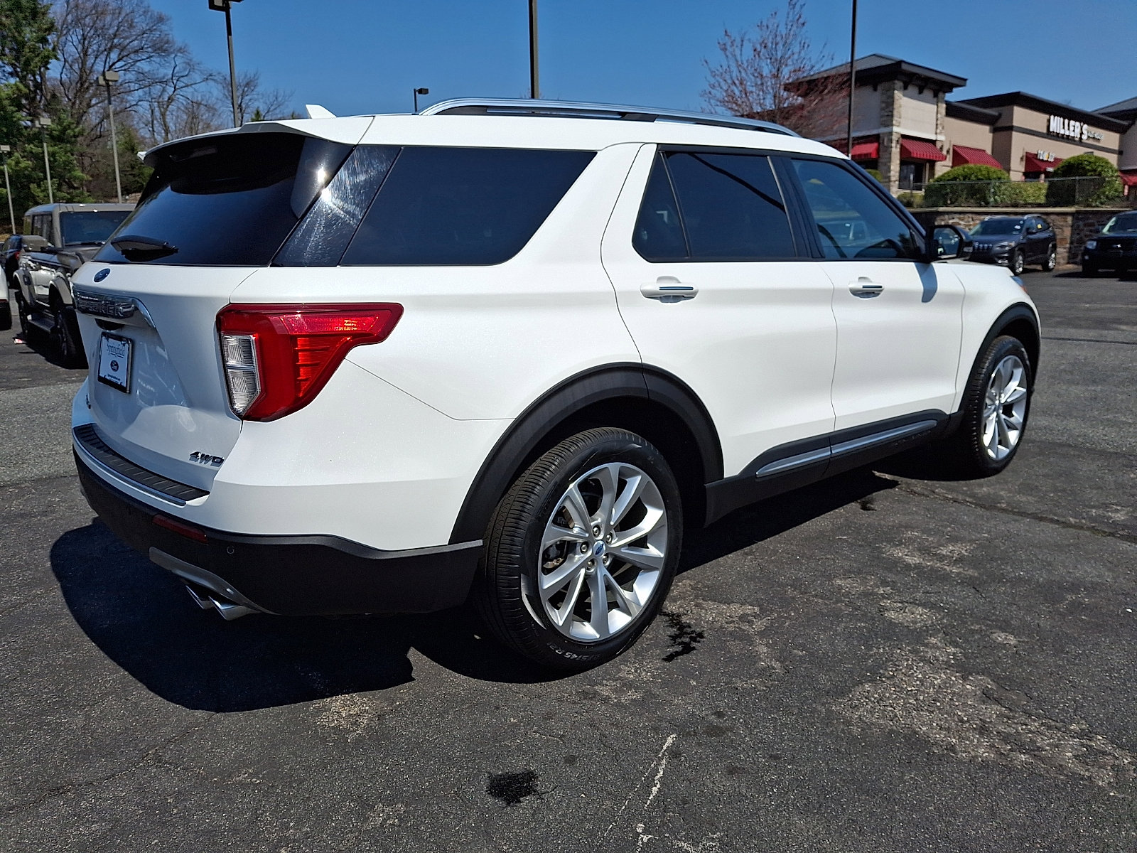 Used 2023 Ford Explorer Platinum w/ Technology Package image 6