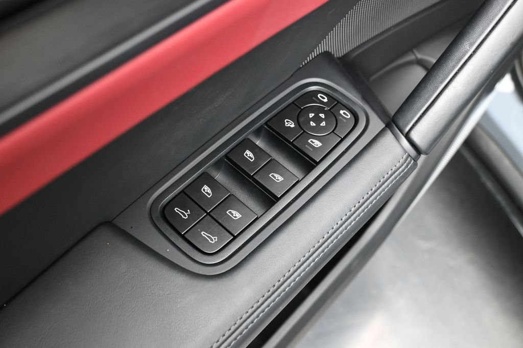 Certified 2025 Porsche Cayenne GTS AWD/4WD image 9