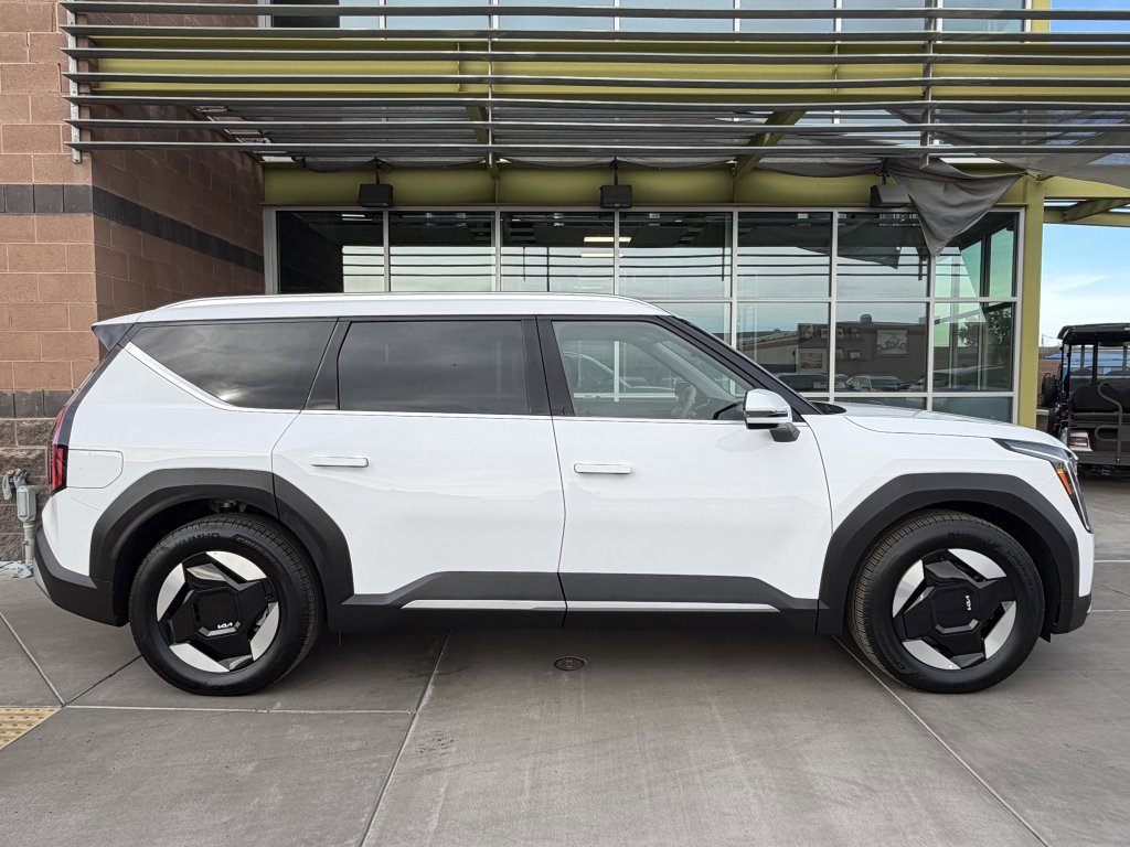 Used 2025 Kia EV9 Wind image 9