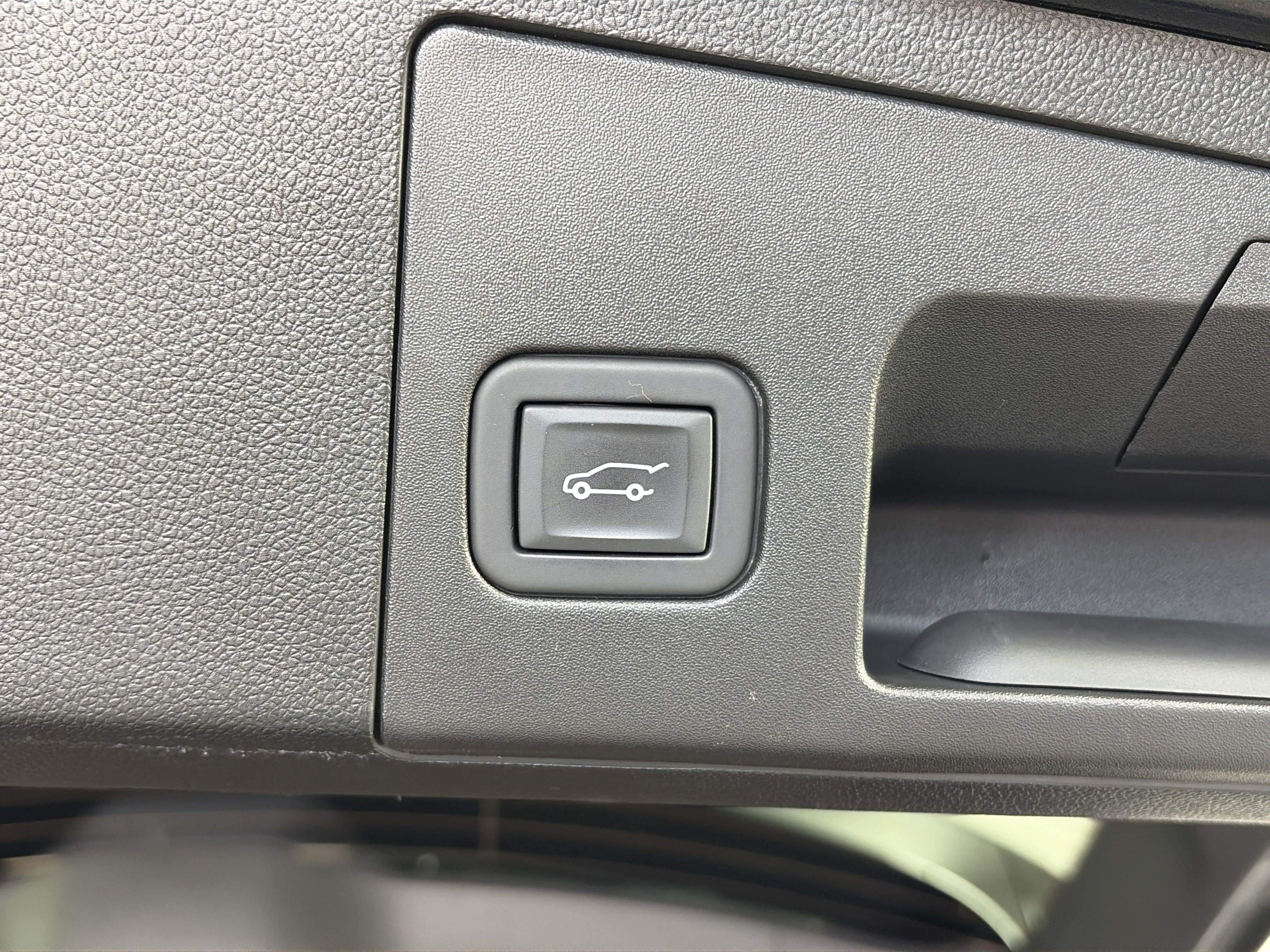 Certified 2023 Cadillac XT4 Sport AWD/4WD image 15