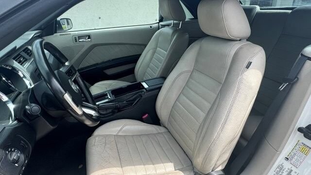 Used 2010 Ford Mustang Premium RWD image 7