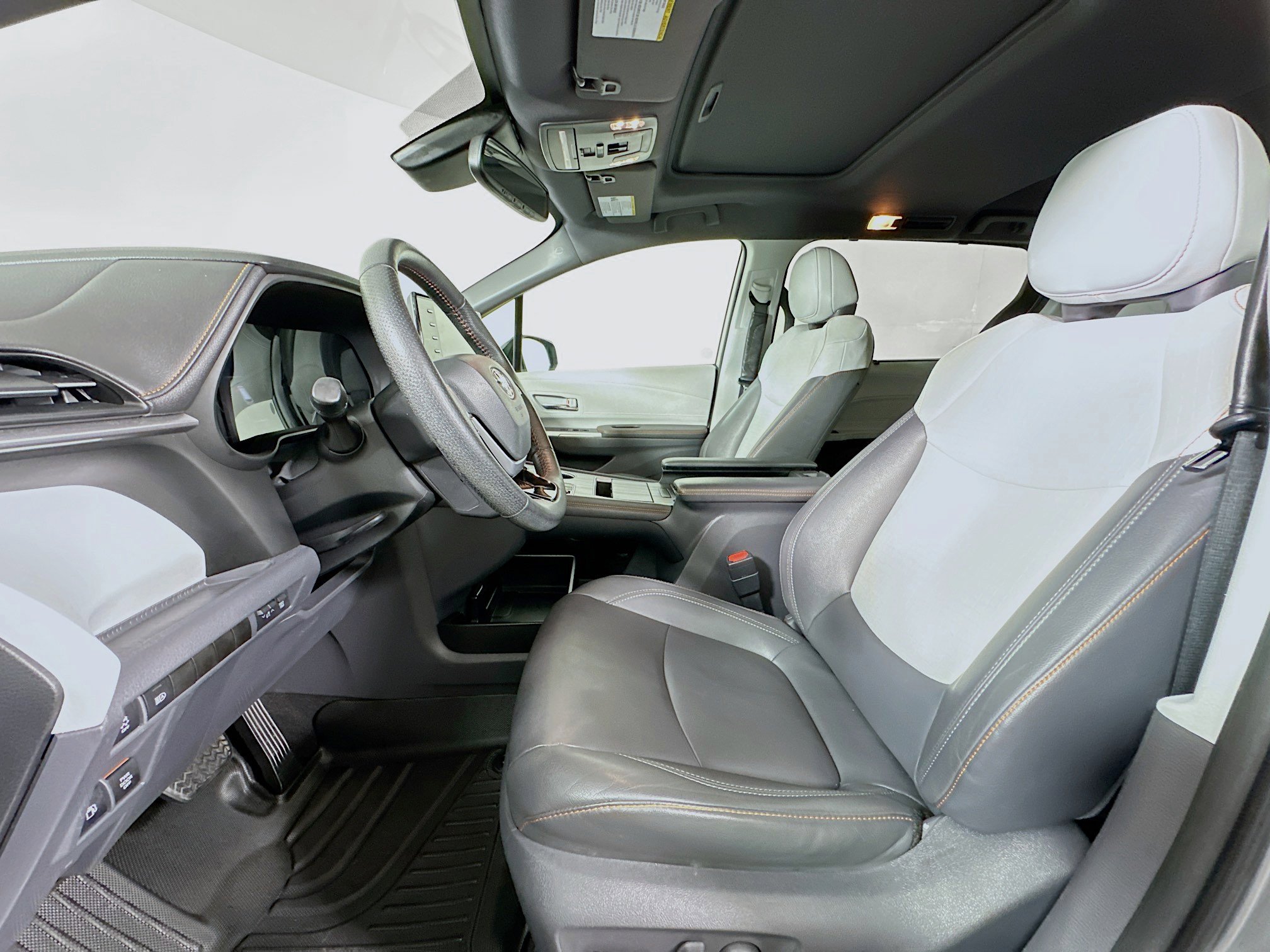 Used 2021 Toyota Sienna XSE image 13