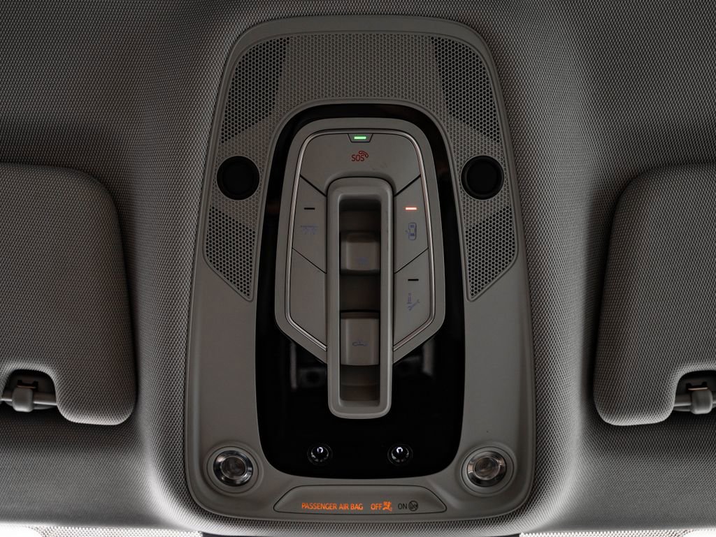 Used 2022 Audi e-tron Premium Plus w/ Premium Plus Package image 39