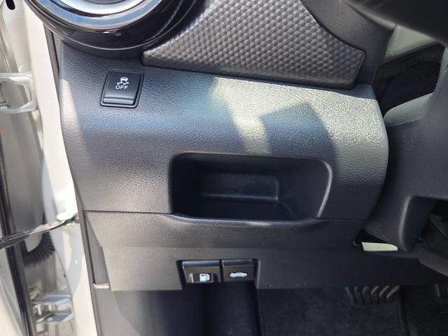 Used 2019 Nissan Kicks SV FWD image 25
