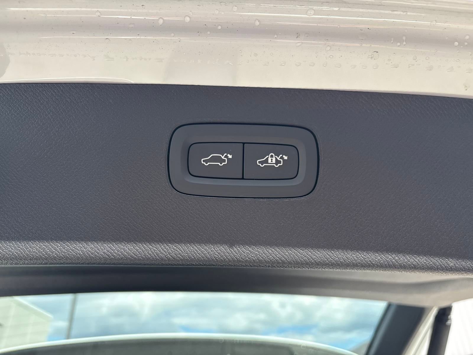 New 2026 Volvo XC90 B6 Plus w/ Protection Package Premier image 27