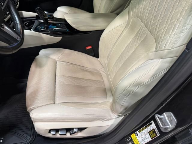 Used 2019 BMW M550i xDrive w/ Dynamic Handling Package image 23