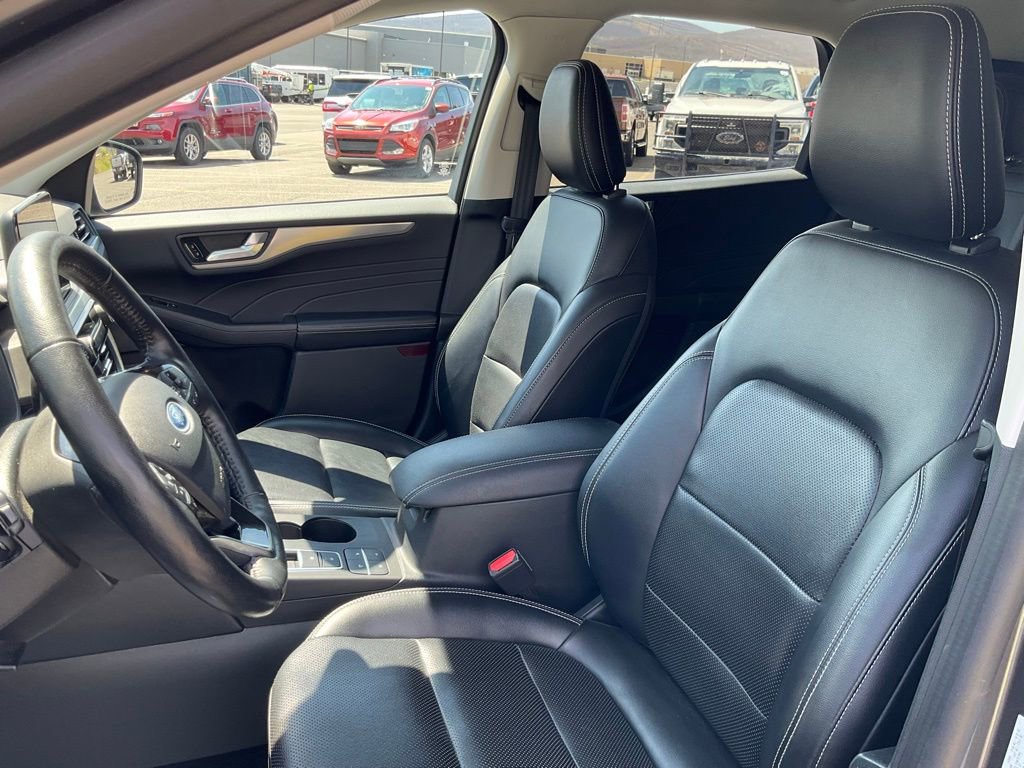 Certified 2021 Ford Escape Titanium w/ Class II Trailer Tow Package AWD/4WD image 17