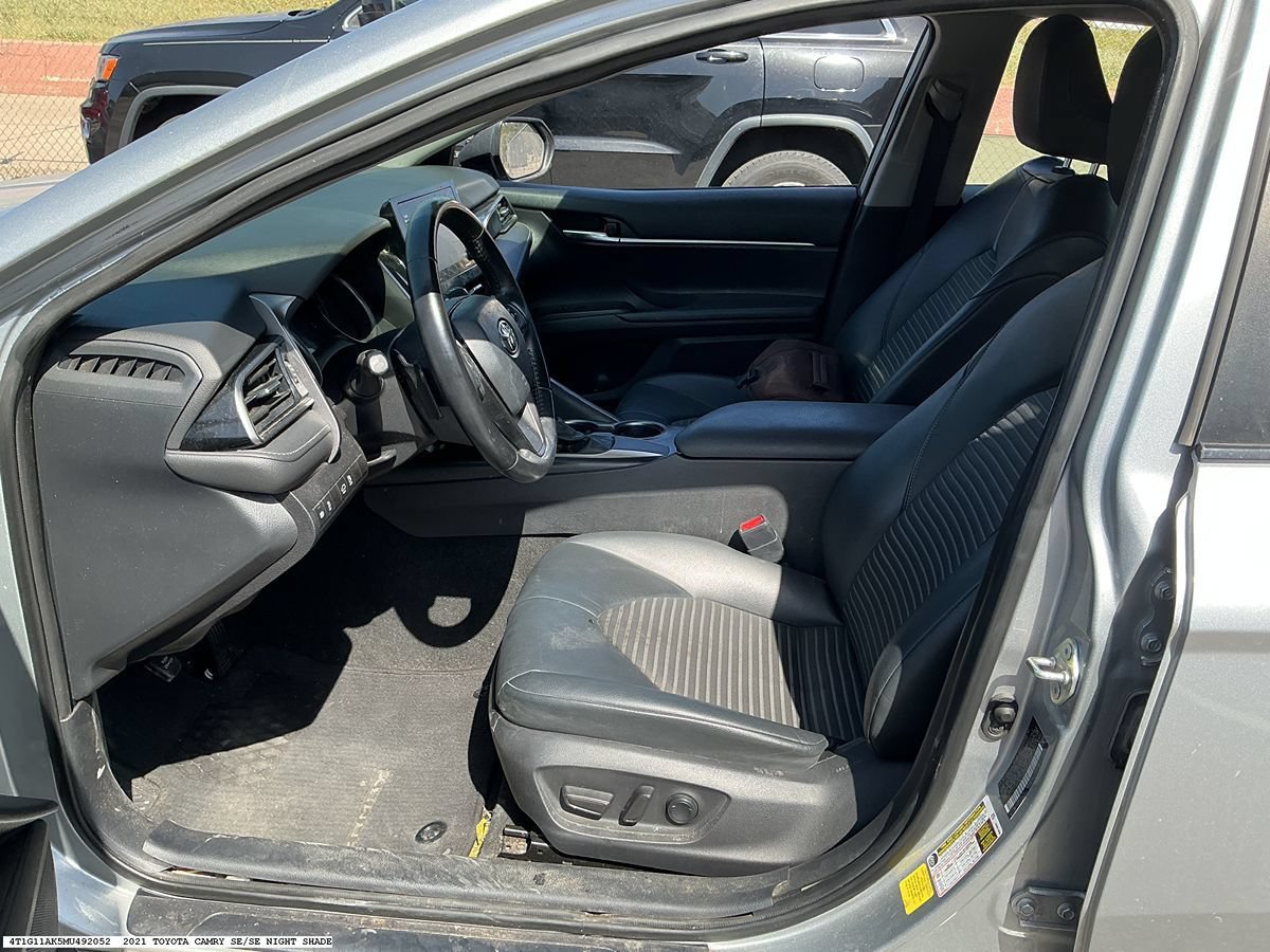 Used 2021 Toyota Camry SE FWD image 8