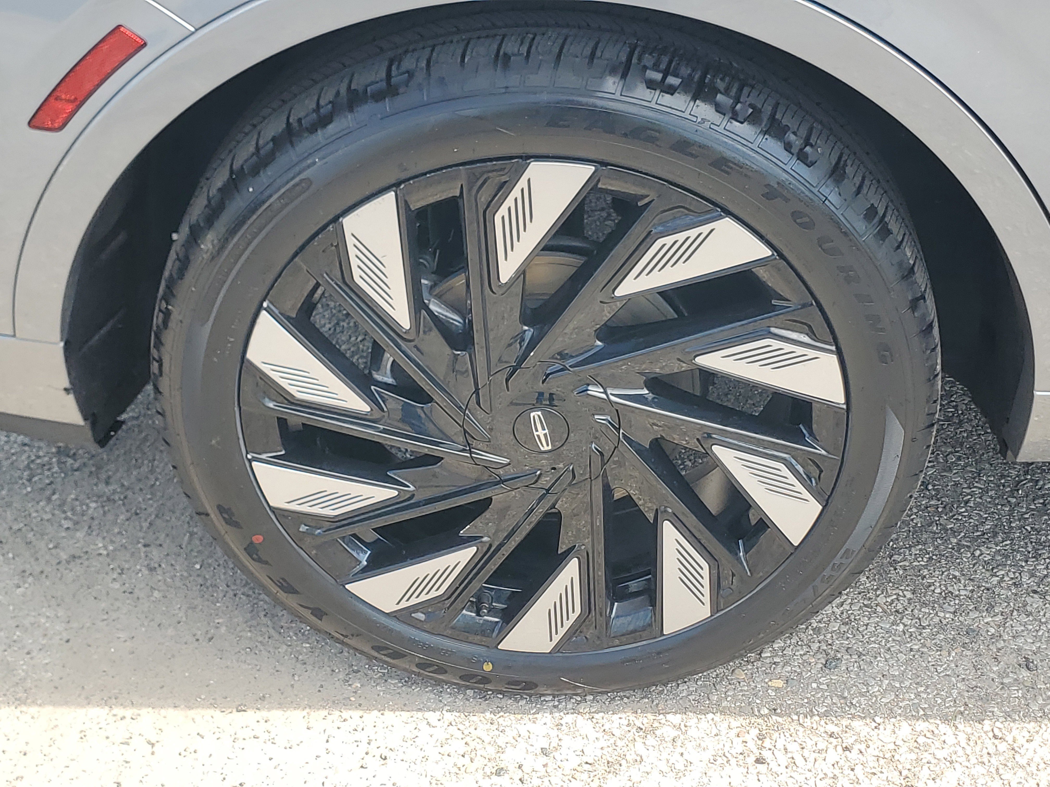 Certified 2024 Lincoln Nautilus Black Label w/ Jet Appearance Package (87T) AWD/4WD image 7