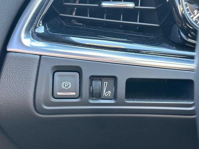 Certified 2024 Cadillac XT6 Luxury w/ LPO, Floor Liner Package AWD/4WD image 23