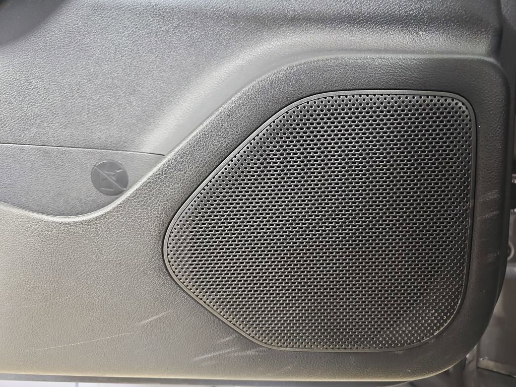 Used 2023 Nissan Rogue SV image 33