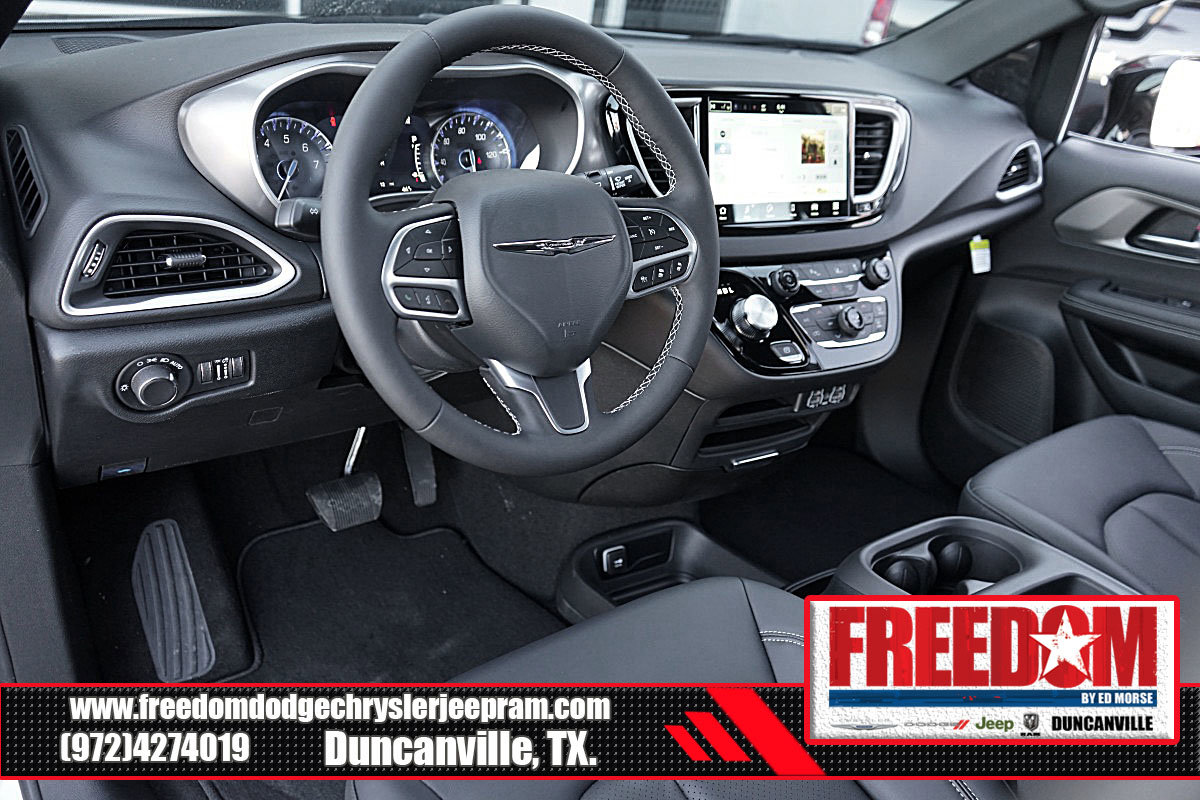 New 2025 Chrysler Voyager LX FWD image 10