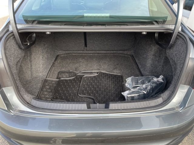 Used 2023 Volkswagen Jetta SE image 30