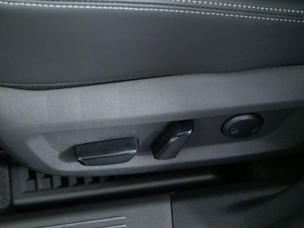 Used 2025 Nissan Rogue Platinum w/ Platinum Premium Package image 22