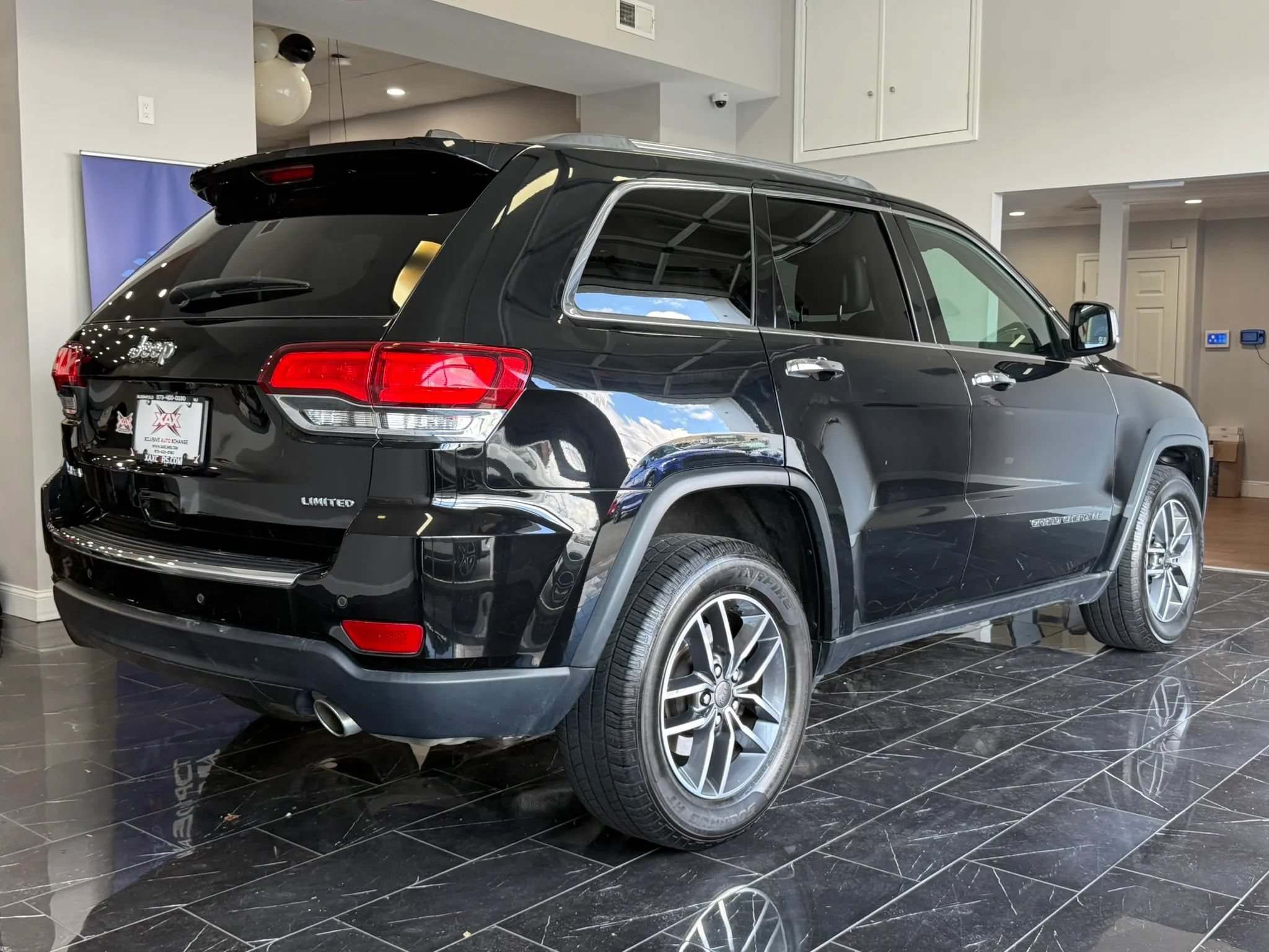 Used 2020 Jeep Grand Cherokee Limited AWD/4WD image 6