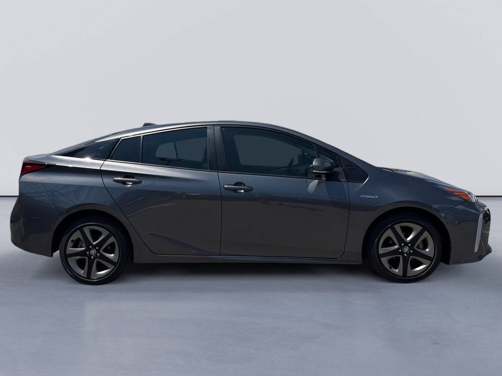 Used 2022 Toyota Prius XLE FWD image 2