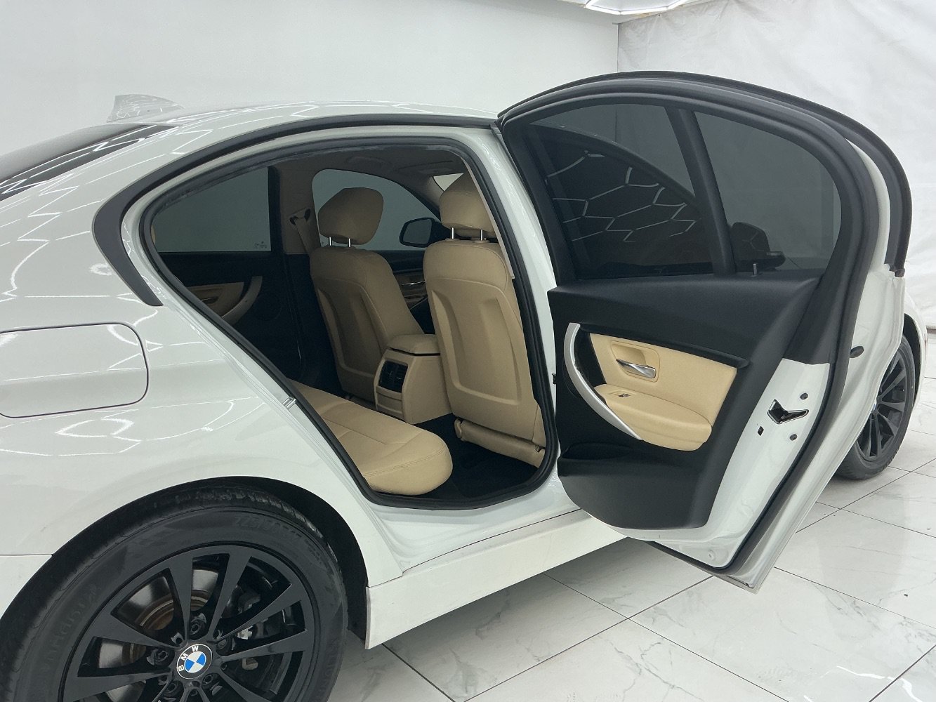 Used 2018 BMW 320i Sedan RWD image 23