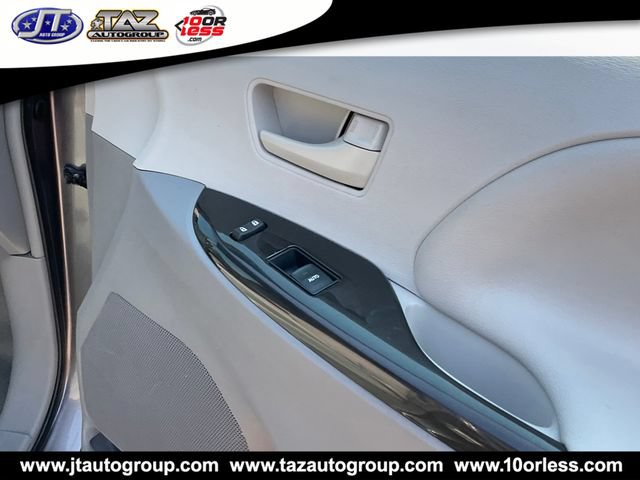 Used 2014 Toyota Sienna LE FWD image 16