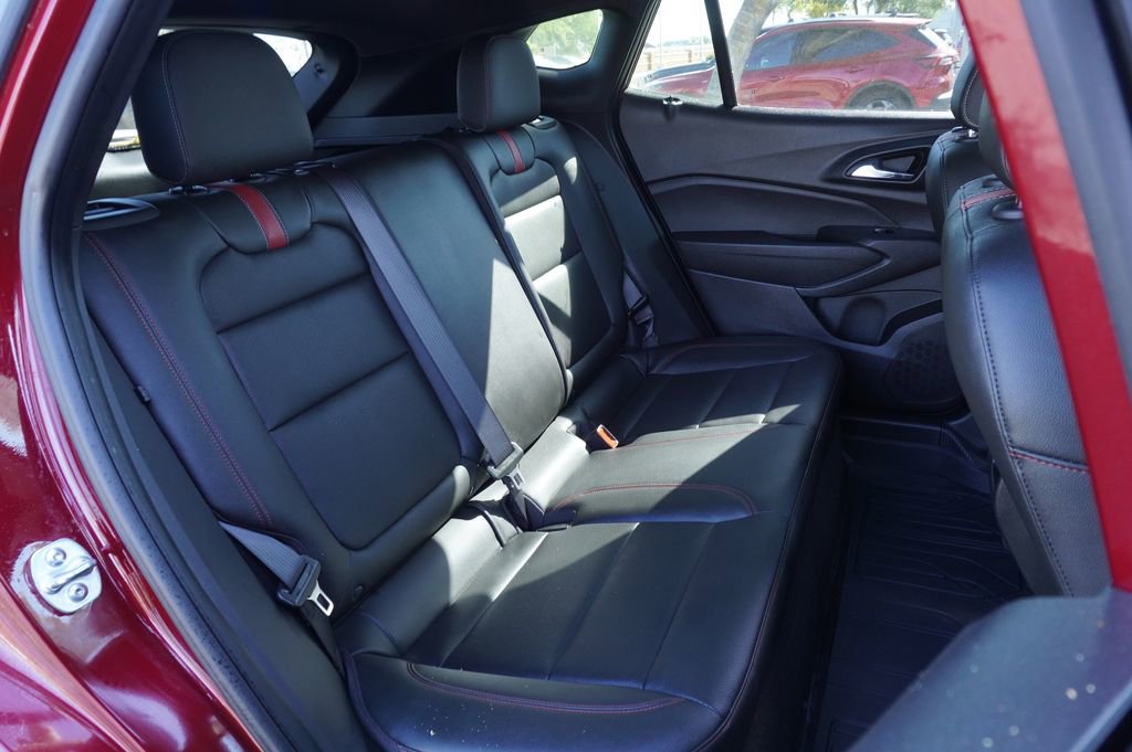 Used 2025 Chevrolet Trax RS w/ Sunroof Package image 9