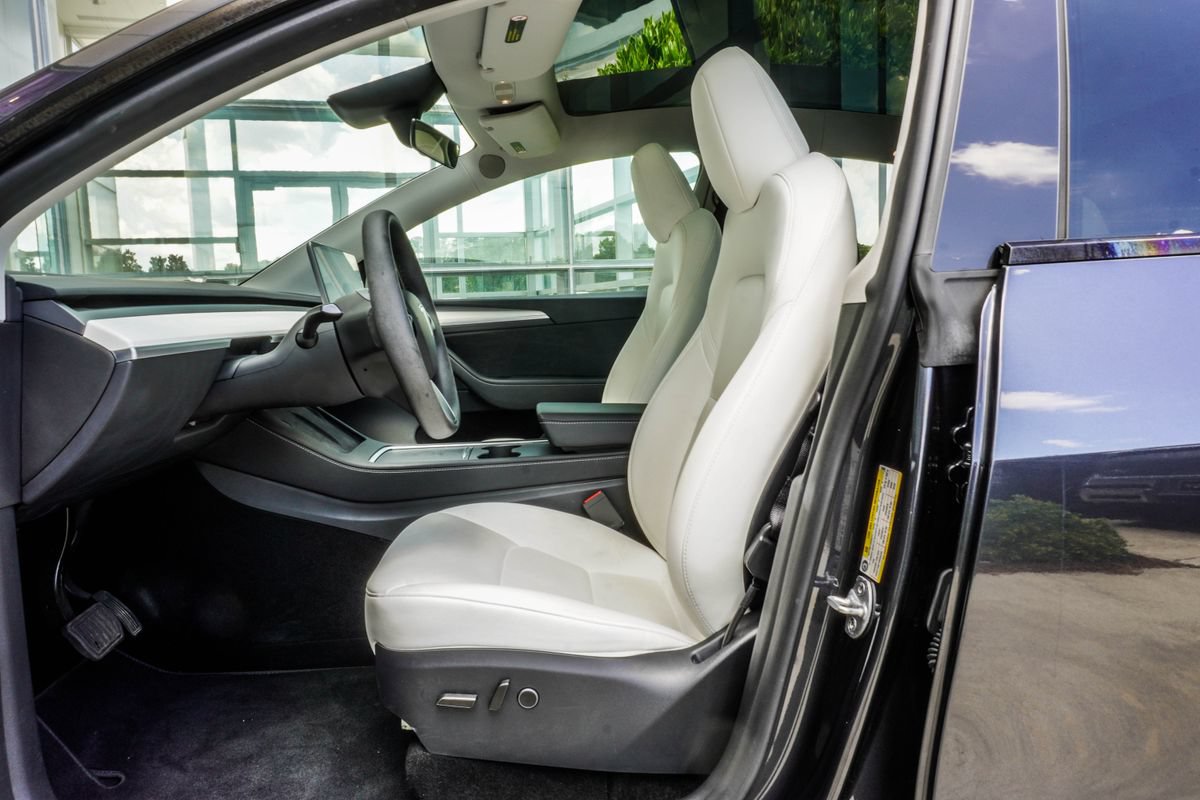 Used 2024 Tesla Model Y Long Range AWD/4WD image 33