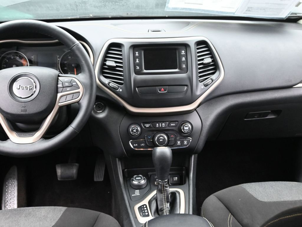 Used 2017 Jeep Cherokee Altitude image 24