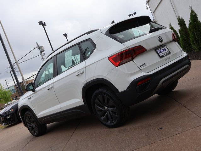 Used 2023 Volkswagen Taos S w/ Driver Assistance Package FWD image 5