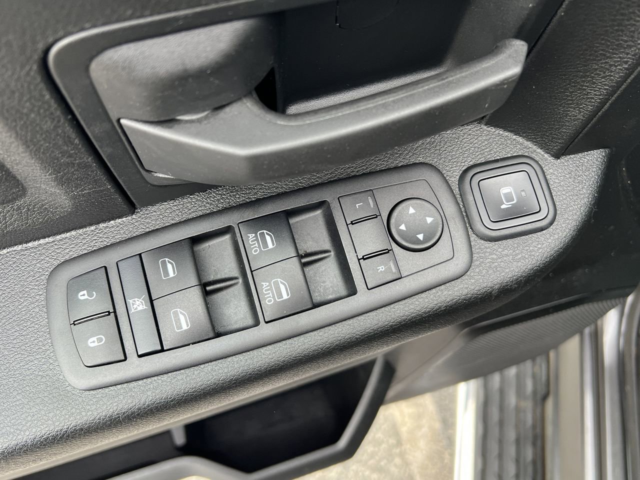 Used 2024 RAM 2500 Tradesman w/ Chrome Appearance Group image 23