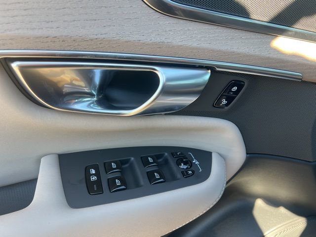 New 2026 Volvo XC90 B5 Core image 23